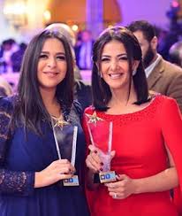 تداول مستخدمون لمواقع التواصل الاجتماعي صورا وفيديوهات لانهيار الفنانتين، دنيا وإيمي في جنازة والدهما الفنان سمير غانم، التي شيعت اليوم الجمعة، من مسجد المشير طنطاوي في. Ø§Ù„ØªÙ„ÙØ²ÙŠÙˆÙ† Ø§Ù„Ù…ØµØ±ÙŠ ÙŠÙƒØ±Ù… Ø¯Ù†ÙŠØ§ ÙˆØ¥ÙŠÙ…ÙŠ Ø³Ù…ÙŠØ± ØºØ§Ù†Ù… ÙÙ† Ø¬Ø±ÙŠØ¯Ø© Ø§Ù„Ø²Ù…Ø§Ù†