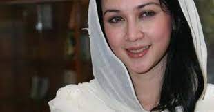 Bapanya merupakan seorang pesara tentera. Al Fatihah Buat Ary Malik Yang Meninggal Akibat Kanser Ovari Gosip Tempatan Gosip Forum Cari Infonet