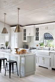 29 Beautiful Beach Style Kitchen Ideas For Your Beach House Or Villa In 2020 Beach House Interior Design Beach House Interior Beach Cottage Decor