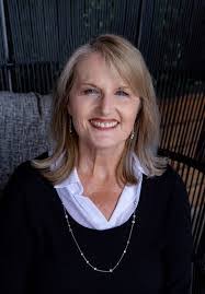 Betty Knowles's Instagram, Twitter & Facebook