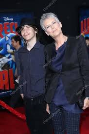 La star du freaky friday a déclaré au magazine aarp qu'elle et son mari christopher guest ont vu avec émerveillement et fierté notre fils devenir notre fille ruby. Thomas Guest Whois