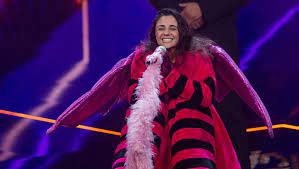 One singer is eliminated each week and unmasked. The Masked Singer Enttarnt Das Monster Ist Susi Kentikian