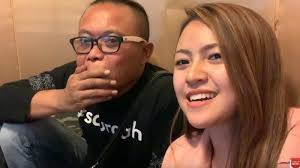 Floor 88 & baby shima bersama untuk menghasilkan kolaborasi padu campuran rock dan dangdut bertajuk 'roadblock hatiku'!roadblock hatikubaby shima & floor 88l. Download Lagu Mp3 Terpisah Jarak Dan Waktu Sule Dan Baby Shima Ada Lirik Dan Chord Gitar Tribunnews Com Mobile