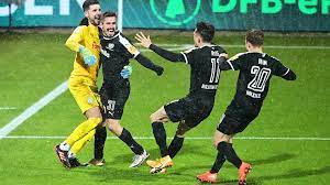 90' + 5' ist das grottenschlecht verteidigt vom fc bayern! Kiel Schafft Die Sensation Und Wirft Die Bayern Aus Dem Pokal Ndr De Sport Fussball