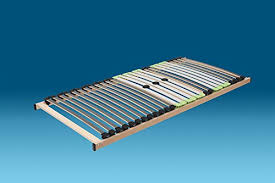 Structure de lit en bois avec lattes, pieds wengé, velvet 609,00. Sommier Lattes 120x