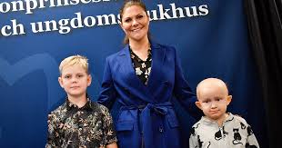 På fredagskvällen avslöjade hovet den glada nyheten att kronprinsessan victoria och prins daniel väntar sitt andra barn. Bildextra Kronprinsessan Victoria Besoker Barnsjukhus Med En Overraskning