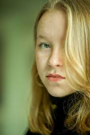 Amy Bee's Instagram, Twitter & Facebook