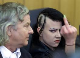 Hij vermoordde een man met 66 messteken en dronk zijn bloed. Weldra komt de  vampiermoordenaar vrij