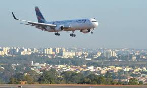 Compare passagens aéreas baratas saindo de e com destino a cidades e aeroportos próximos para descobrir os melhores preços e os horários mais convenientes de voo. Covid 19 Espanha Libera Entrada De Voos Do Brasil