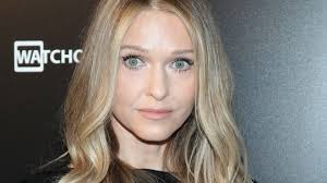 Była Miss Polonia, Joanna Gapińska (Yoanna Kulas) jest milionerką. Na czym  się dorobiła i dlaczego jest łączona ze szturmem zwolenników Trumpa na  Kapitol?