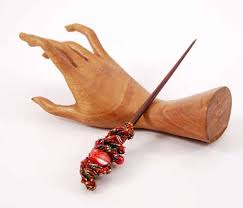 Design con freccia e cuore. Fermacapelli Spillone Con Perline Torchon Il Baule D Oriente