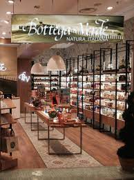 Bottega Verde New Concept Store Natural Cosmetics With A Well Designed Customer Experience Wellness Design Store Design Interior Concept Store