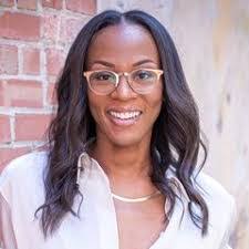 Lauren Hayes's Instagram, Twitter & Facebook