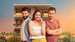 Aguja, corona, gárgolas y puertas de acceso. Edificio Corona Tv Series 2021 The Movie Database Tmdb