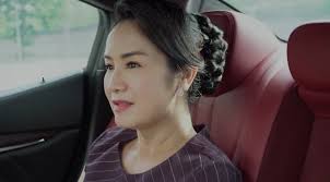 Tới đây, nét mặt bà cúc trầm ngâm hẳn. R2pdczfn3nxqcm