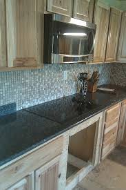 The dark tones of blue pearl granite on countertops or a backsplash strike a strong contrast against pure white kitchen cabinets, while a softer cream whites with dashes of blue undertones positions the granite into the cooler color tones. Blue Pearl Granite Backsplash Whaciendobuenasmigas
