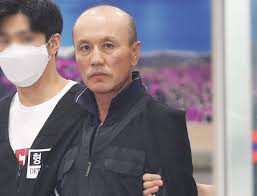 한 20대 브라질 여성이 남편을 향한 증오심으로 10살 난 아들을 살해한 후 여행 가방에 시신을 유기하는 사건이 발생했다. ì˜› ì—°ì¸ í† ë§‰ ì‚´í•´í•œ 49ì„¸ ìœ ë™ìˆ˜ ì¹˜ì •ì— ì˜í•œ ì‚´ì¸