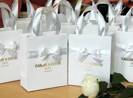 70 Luxury Wedding Gift Bags With Satin Ribbon Bow And Gold Foil Names Elegant Personalized Paper Bag Custom Wedding Welcome Bags Invitaciones Boda Bolsos