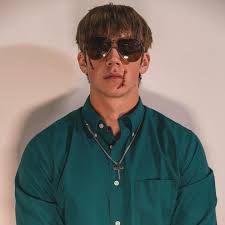 Joyrager sings for a breadstick