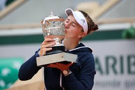 Siniakova and krejcikova had already won in paris in 2018 and claimed the wimbledon trophy the same year. French Open Barbora Krejcikova Siniakova Besiegen Swiatek Mattek Sands Mytennis News