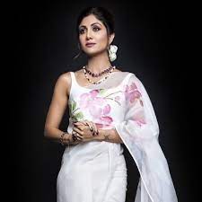 8 june 1975) is an indian actress, film producer, dancer, author, businesswoman and a former model who predominantly appeared in hindi language films. Shilpa Shetty Kundra Theshilpashetty Twitter