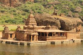 A Travel Guide on Badami Caves | Travel And Trekking – Travel And ...