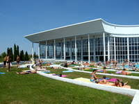 Piscine Nautiform Les Dauphins A Andrezieux Boutheon