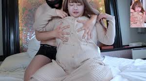 FC2-PPV-4668527_4K 294_【癒し系爆乳の誘惑】Ｋカップめろんちゃん初撮りデビュー！♪ニコニコしながら感じると下唇噛んで声を我慢しちゃうけど逝っちゃうの！感じるのはバックで楽しいのは騎乗位！めろんちゃん第1章【海外版】  -AVJB