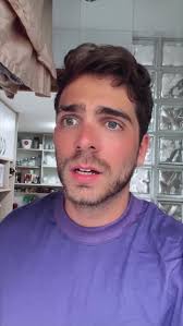 Mecânico Caprichoso e Cuidadoso Descobrindo Problemas no Fogão