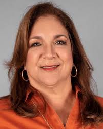 CASA EN ESQUINA BELLA VISTA Y ARCO IRIS CORONADO