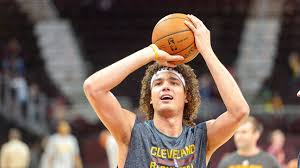 Anderson varejao #17 and matthew dellavedova #8 of the cleveland. Anderson Varejao Cleveland Cavaliers Agree To Contract Extension