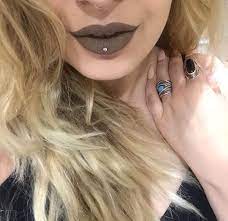 Center Lip Piercing I Want This I Already Have A Hole From My Old Piercing But Where Do I Get The Jewelry That O Lip Piercing Ashley Piercing Top Lip Piercing