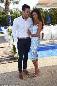 24 Beach Wedding Guest Outfits For Men Wedding Weddingday Weddingideas Beachwedding C Casual Wedding Attire Wedding Attire Guest Wedding Guest Outfit Men