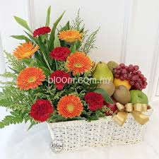 Gubahan coklat rare / unik. Fruits Basket Kl Kuala Lumpur Bakul Buah Fruit Delivery Service Malaysia Bloom Com My