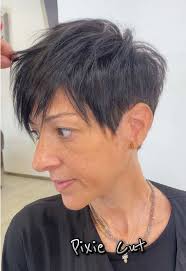 Pixie Cut Capelli Mossi