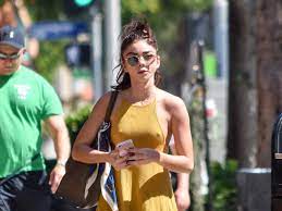 Sarah hyland nipple