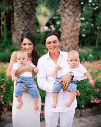 Rickie fowler announced this week that he and his wife, pole vaulter allison stokke, are expecting their first child, a daughter. Inside Pro Golfer Rickie Fowler And Pole Vaulter Allison Stokke S Romantic Wedding In Mexico Vogue