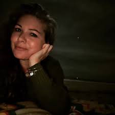 When everything feels overwhelming and your mind isn't calm, what's the  first thing you do? Share your approach — someone out there needs it.  #mindset #mentalhealth #lifehacks #emotionalhealing