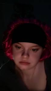 Hiii, I'm Audrey! I'm a 19 year old fem haha I want a gf so bad 😅😅