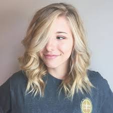 Here are some everyday hairstyles for medium hair to inspire. 35 Best Medium Length Hairstyles 2021 Easy Shoulder Length Hairstyles Hairstyles Weekly