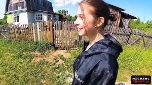 Przypadkowo spotkałem tę wiejską piękność po szkole i przeleciałem ją z  dala od domu