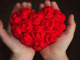 Bouquet of red roses with heart. Red Rose Heart Crochet Pattern