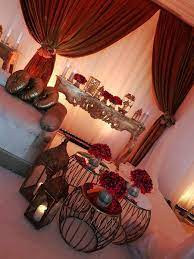 Décoration de maison pour la fête de fiançailles ajouter des éléments thématiques pour vos décorations pour fêtes maison engagement afin de refléter l'ambiance festive. Donia Deco Facebook