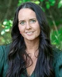 Stephanie Ault's Instagram, Twitter & Facebook