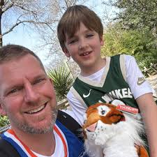 Had a great time at the FW Zoo with Noah today. It was perfect weather and  all the animals came out to soak up the sun. Love my son!