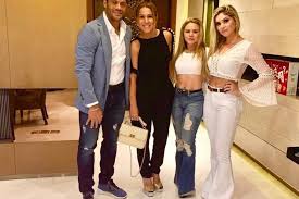 No dia 6 de outubro de 2013, assumiu a apresentação do fantástico, fazendo parceria com tadeu schmidt, no lugar de renata ceribelli e zeca camargo. Nova Namorada De Hulk Escreve Carta Para A Tia Ex Mulher Do Jogador Se Eu Pudesse Escolher Nao Estariamos Passando Por Isso Aqui Tem Fofoca Por Guilherme Beraldo