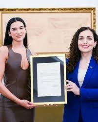 Don't miss the Julianna Peyton Brooks ass the world's talking about