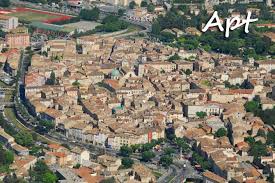 Description the apartment is located on the ground. Apt A Visiter 84 Provence 7