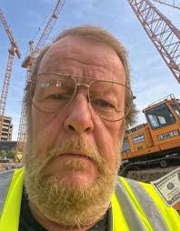 I have a house 🏠 car 🚗 💰 and everything I only need a wom*n