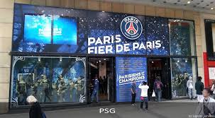 Découvrez la boutique du psg paris saint germain ! Plv Signaletique Et Vitrine Pour Le Club De Foot Du Psg